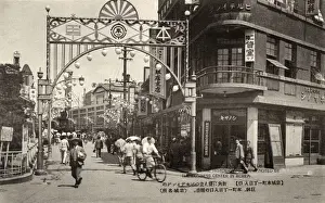 Cyclist Prints: Seoul, Korea - Modern Shopping Street