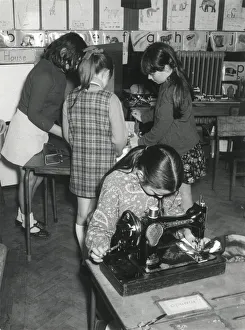 Amanda Gallery: SEWING MACHINE LESSON