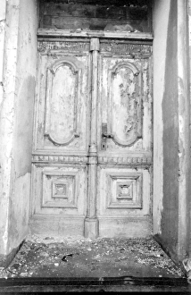 Shabby Gallery: Shabby doorway in East Berlin, Germany