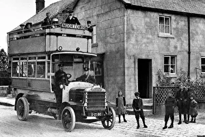Moor Collection: Shadwell Bus Terminus early 1900s