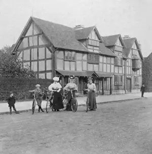 Roadway Prints: Shakespeares birthplace, Stratford-upon-Avon
