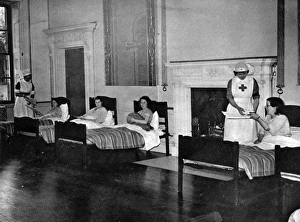 Amersham Gallery: The Shardeloes drawing room as maternity ward during WWII
