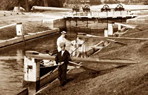 Lock Collection: Shepperton Lock, River Thames