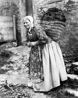Isles Collection: Shetland knitter, Shetland Islands, Scotland