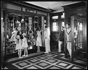 Souvenirs Prints: A Ship Shop
