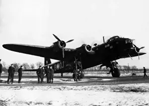 Short S29 Stirling I front (running-up)