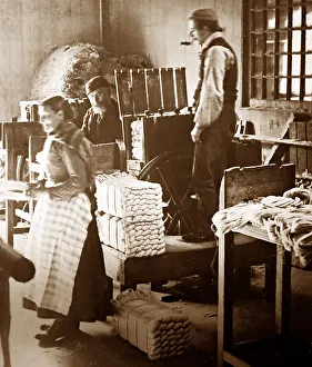 Short stool bundling, linen production, Victorian period