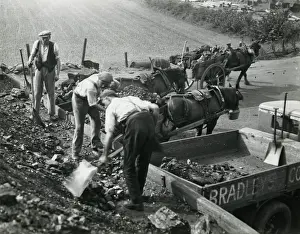 Shovelling Prints: SHOVELLING COAL