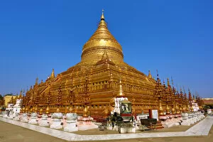 Images Dated 30th January 2016: Shwezigon Paya Pagoda in Nuang U, Bagan, Myanmar