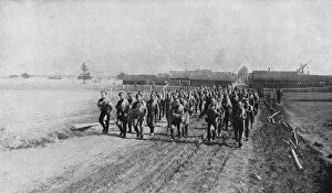 Images Dated 11th May 2017: Siberian troops in retreat, Eastern Front, Russia, WW1