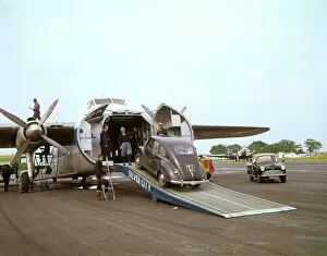 Hold Collection: Silver City plane at Lydd, Kent, for Channel crossing