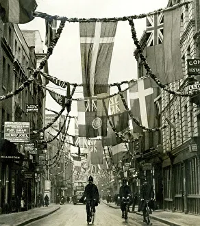 Celebrations Collection: Silver Jubilee celebrations, Houndsditch, East London