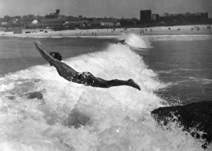 Images Dated 21st February 2011: Singing Surfer