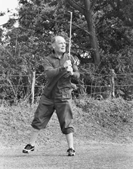 Wire Collection: Sir Douglas Bader playing golf