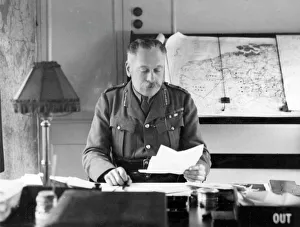 Images Dated 2nd August 2011: Sir Douglas Haig in his headquarter train, France