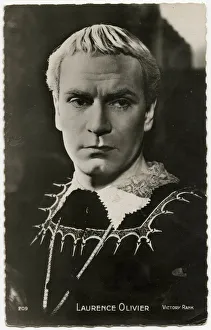 Images Dated 3rd May 2017: Sir Laurence Olivier