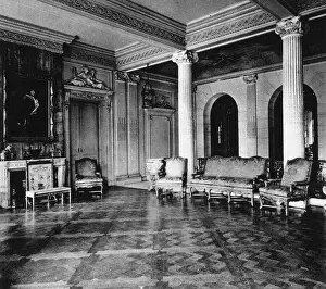 Sir Philip Sassoons home, 25 Park Lane: the upper landing