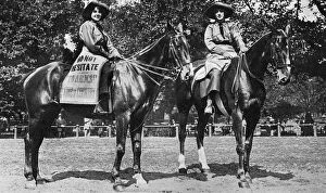 Recruit Gallery: Sisters as recruiting sergeants for Kitcheners Army, WW1