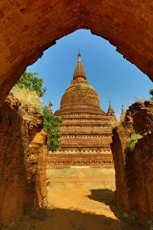 Images Dated 1st February 2016: Sitanagyi Hpaya Pagoda Temple, Bagan, Myanmar
