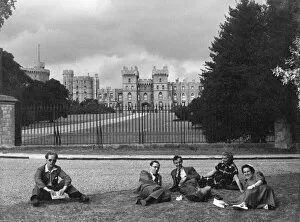 Visitors Collection: Sitting on the grass - Long Walk - Windsor Castle, Berkshire
