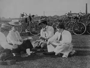 Bpeosa Prints: Sitting women with cycles