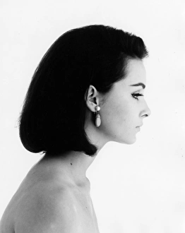 Images Dated 27th September 2017: Sixties Brunette