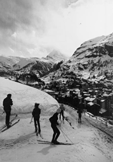 Images Dated 25th July 2011: Skiing in Switzerland