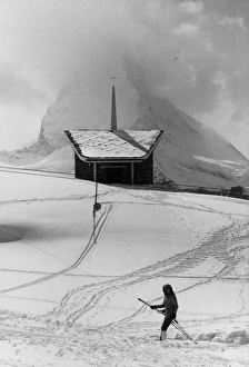 Images Dated 25th July 2011: Skiing in Switzerland