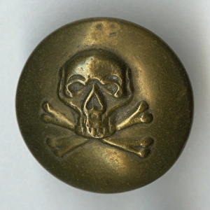 Images Dated 13th January 2012: Skull and crossbones military button