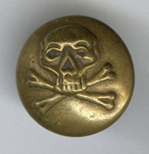 Images Dated 13th January 2012: Skull and crossbones military button