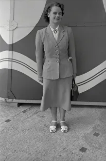 Images Dated 7th January 2020: Smartly-dressed young lady in front of a patterned backdrop