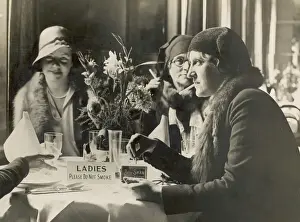 Restaurant Prints: No Smoking, Ladies