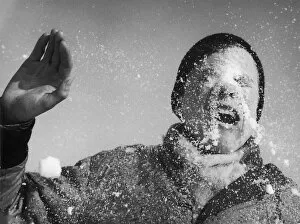Winter Scenes Gallery: Snowball in Face