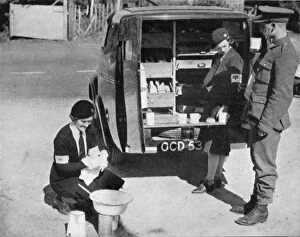 Images Dated 6th September 2016: Soldier Given Tea from a Mobile Canteen
