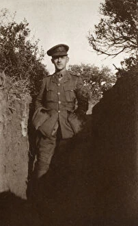Images Dated 16th February 2017: Soldier in a trench, Western Front, WW1