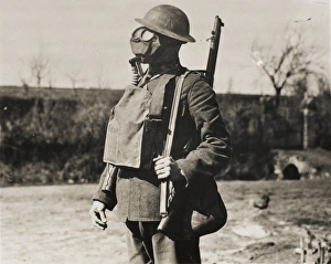 WWI Soldiers Gallery: Soldier wearing gas mask, 1918