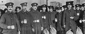 Beverages Prints: Soldiers enjoying the free buffet at Victoria station, WW1