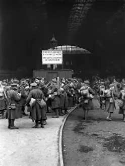 Soldiers on leave at a railway station, WW1