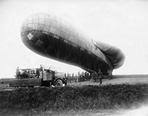 Air Balloons Gallery: Soldiers Preparing an Allied Observation Gas-Filled Caqu?