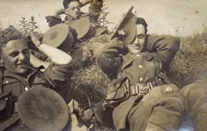 Soldiers of Royal Fusiliers relaxing during route march, WW1