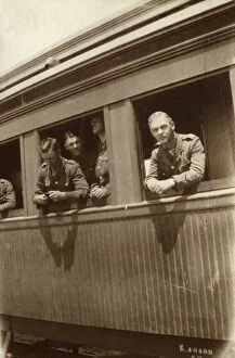Images Dated 10th February 2017: Soldiers on a train, leaving for the Western Front, WW1