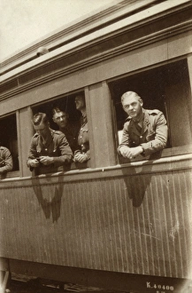 Images Dated 10th February 2017: Soldiers on a train, leaving for the Western Front, WW1