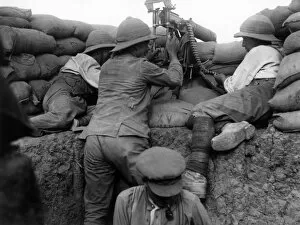 Images Dated 26th August 2011: Soldiers in a trench, firing a machine gun, WW1