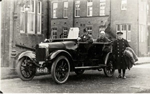 Images Dated 12th September 2019: Soldiers with vintage car, Blanefield, Scotland, WW1