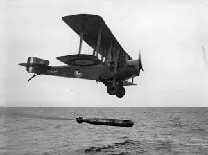 Sopwith Cuckoo N6954 dropping a MkIX torpedo