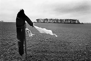 Scarecrow Prints: Source of River Thames