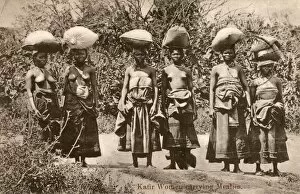 Kaffir Collection: South Africa - Women carrying mealie-meal