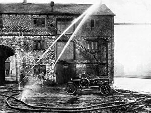 Images Dated 30th November 2018: Sowerby Bridge Canal Wharf Fire Engine early 1900s
