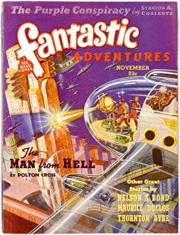 Science Fiction Collection: Spaceship attacks city