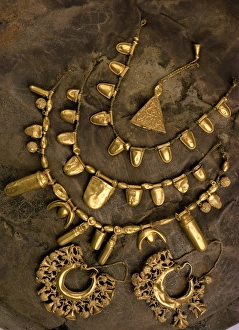 Jewel Gallery: Spain. Aliseda Treasury. 7th century BC